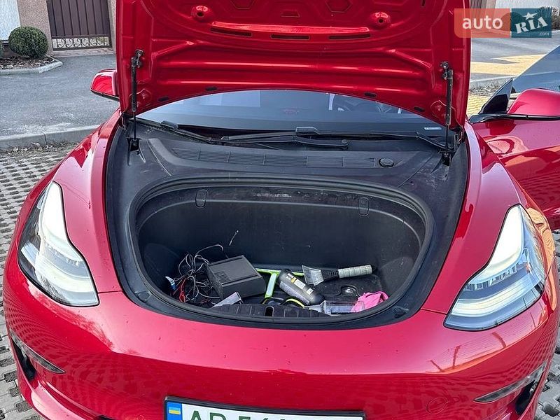 Седан Tesla Model 3 2020 в Виннице