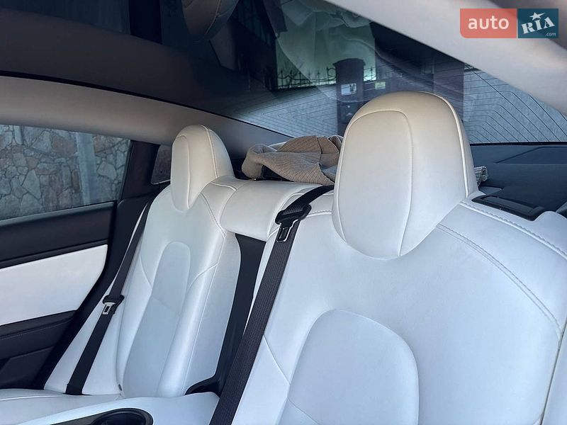 Седан Tesla Model 3 2020 в Виннице