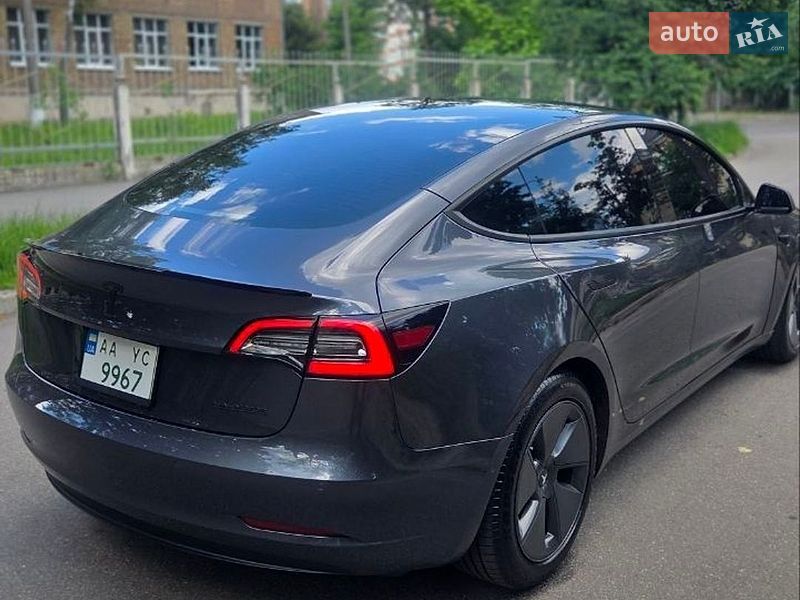 Седан Tesla Model 3 2022 в Киеве
