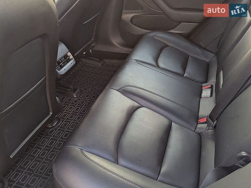 Седан Tesla Model 3 2020 в Киеве