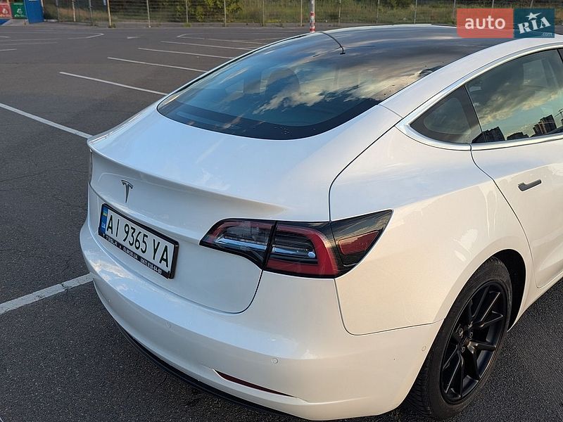Седан Tesla Model 3 2020 в Киеве