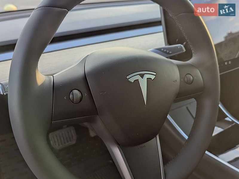 Седан Tesla Model 3 2020 в Киеве