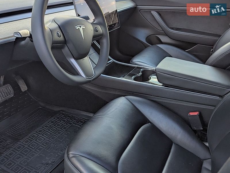 Седан Tesla Model 3 2020 в Киеве