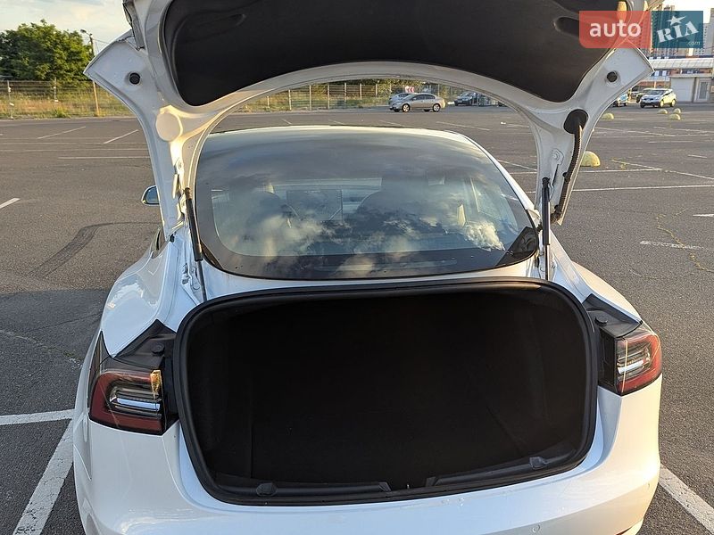Седан Tesla Model 3 2020 в Киеве