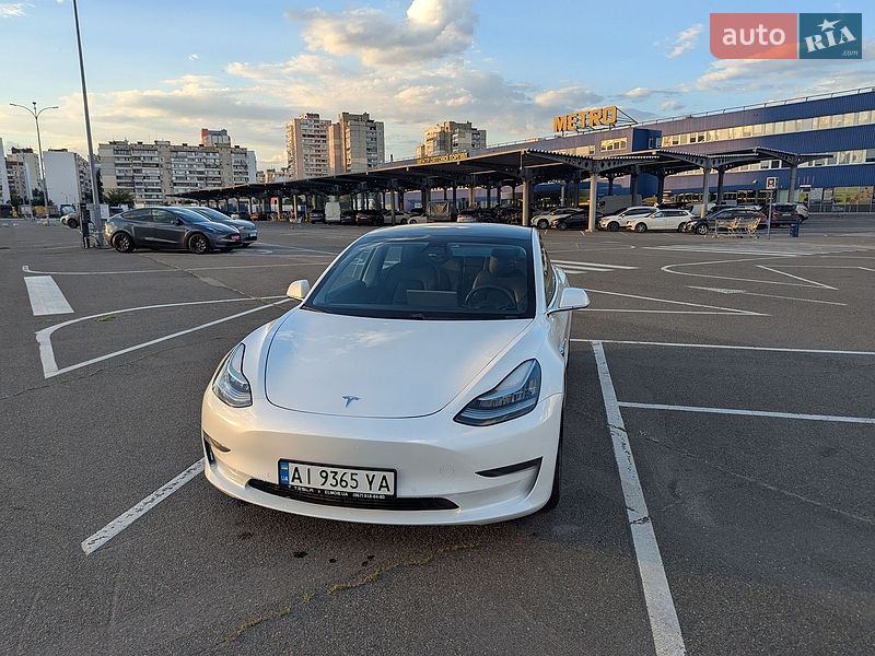 Седан Tesla Model 3 2020 в Киеве