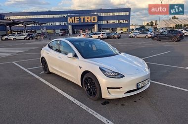Седан Tesla Model 3 2020 в Киеве