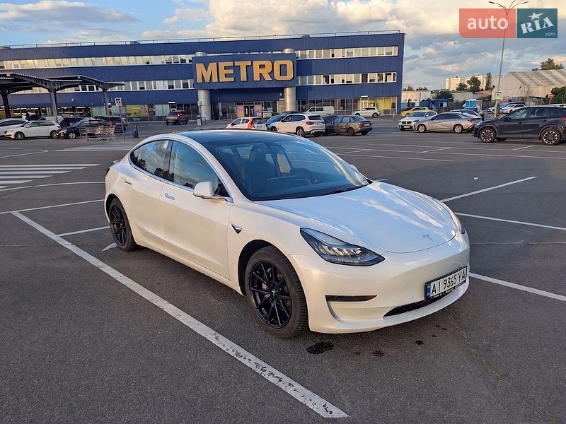 Седан Tesla Model 3 2020 в Киеве