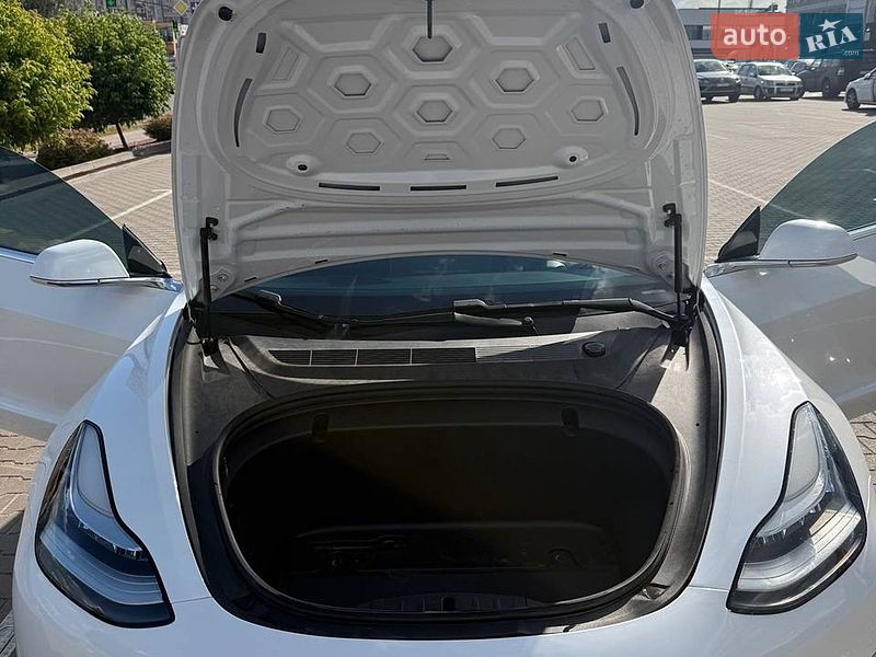 Седан Tesla Model 3 2020 в Киеве фото 7 Седан Tesla Model 3 2020 в Киеве