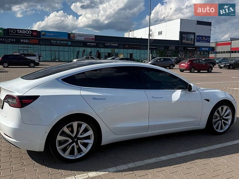 Седан Tesla Model 3 2020 в Киеве фото 6 Седан Tesla Model 3 2020 в Киеве