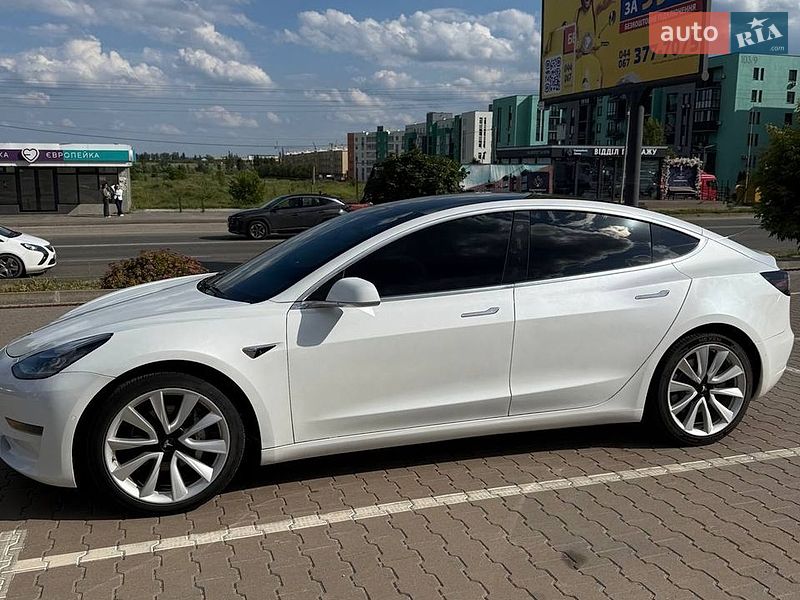 Седан Tesla Model 3 2020 в Киеве фото 3 Седан Tesla Model 3 2020 в Киеве