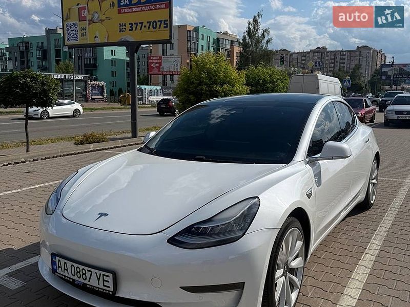 Седан Tesla Model 3 2020 в Киеве