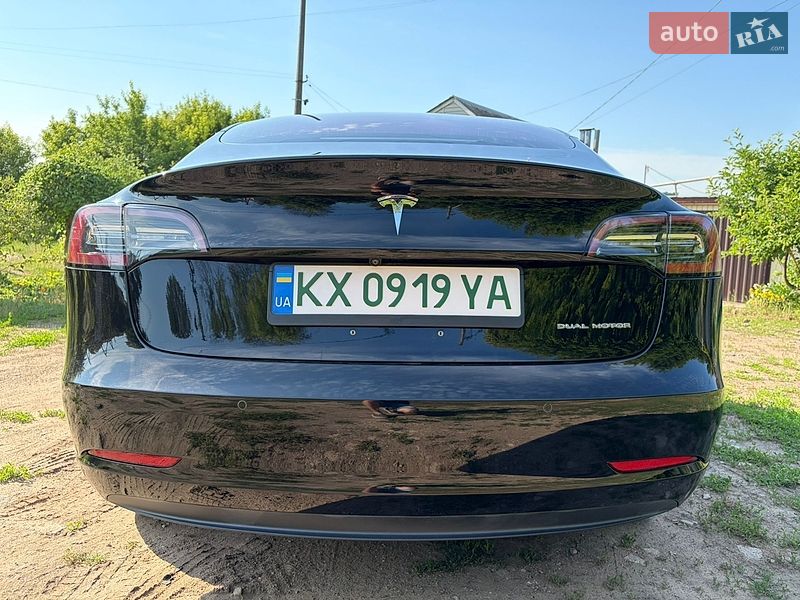Седан Tesla Model 3 2018 в Валках