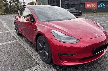 Седан Tesla Model 3 2021 в Киеве