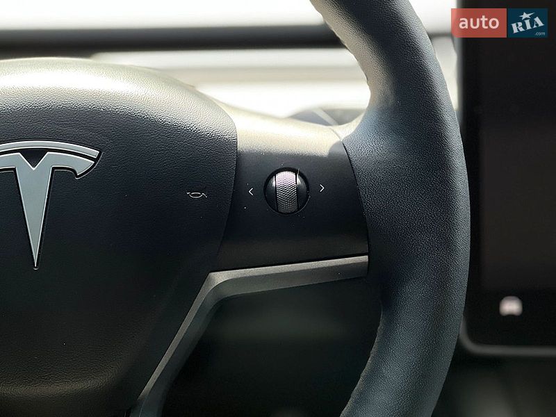 Седан Tesla Model 3 2023 в Львове