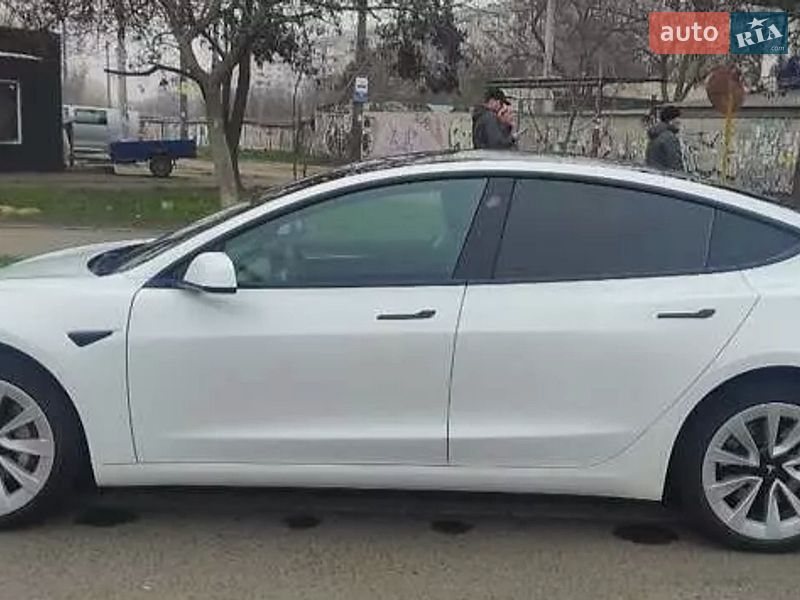 Седан Tesla Model 3 2023 в Киеве