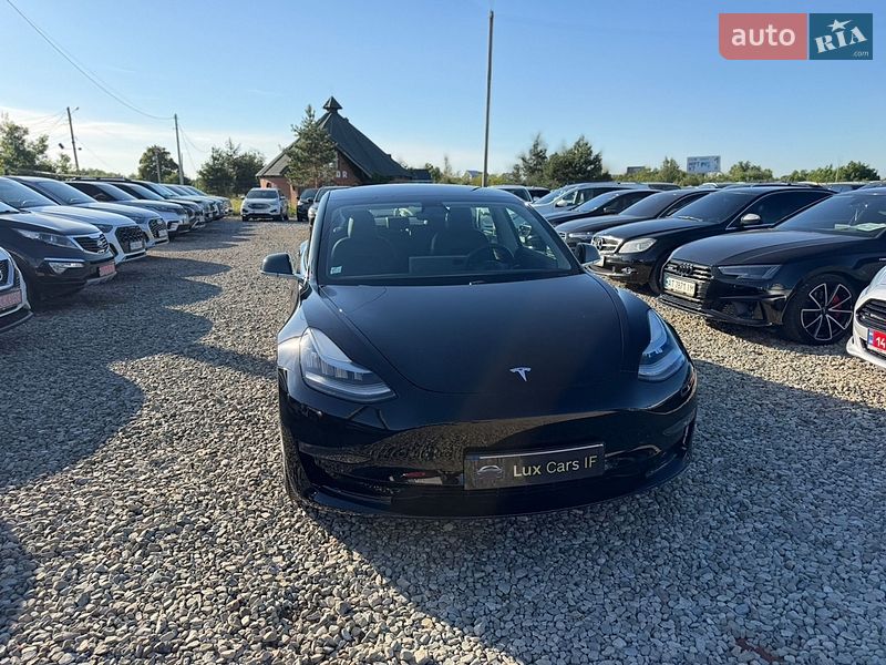 Седан Tesla Model 3 2019 в Івано-Франківську