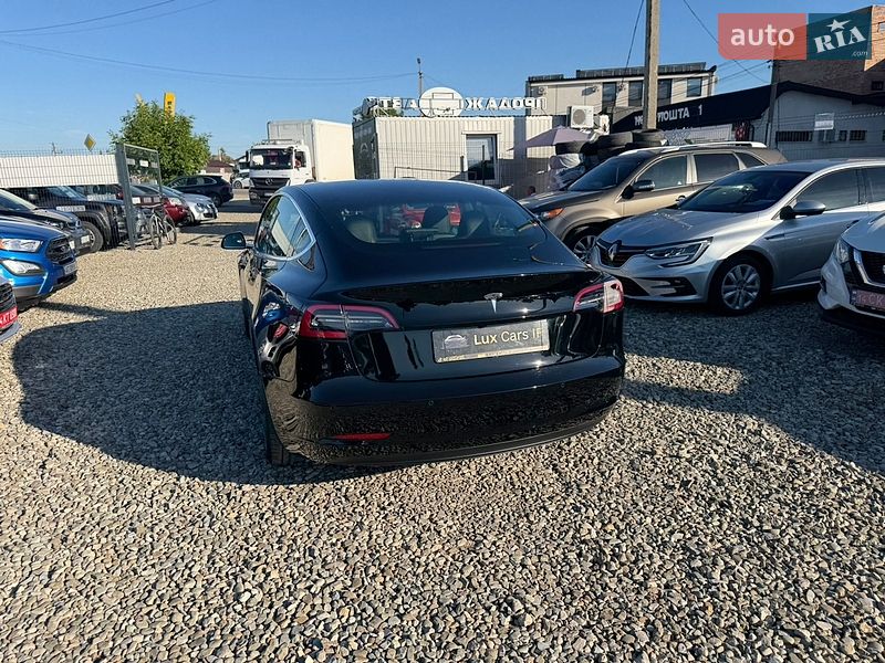 Седан Tesla Model 3 2019 в Івано-Франківську