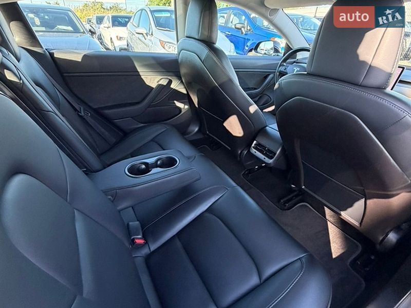 Седан Tesla Model 3 2019 в Івано-Франківську