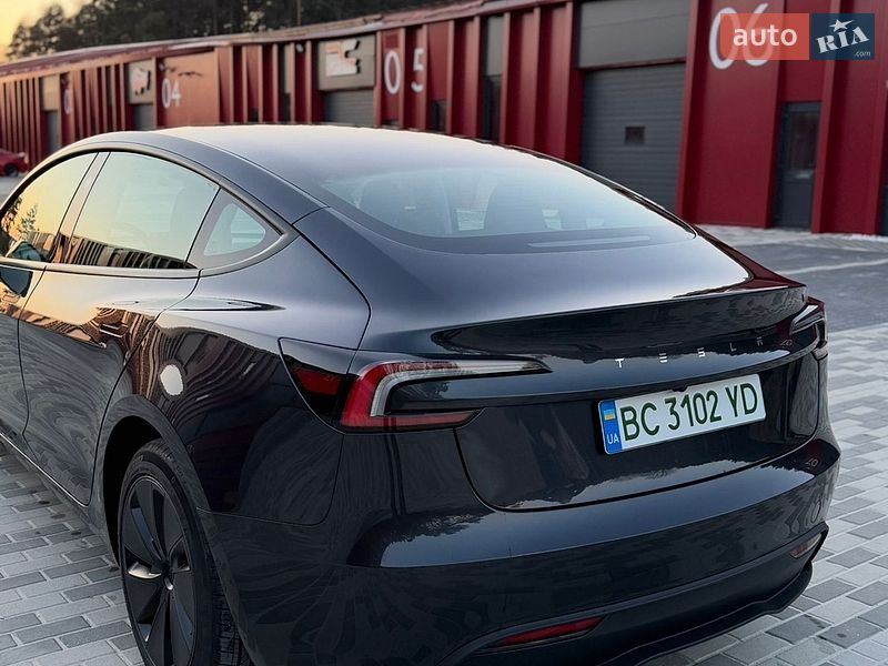 Седан Tesla Model 3 2024 в Львові