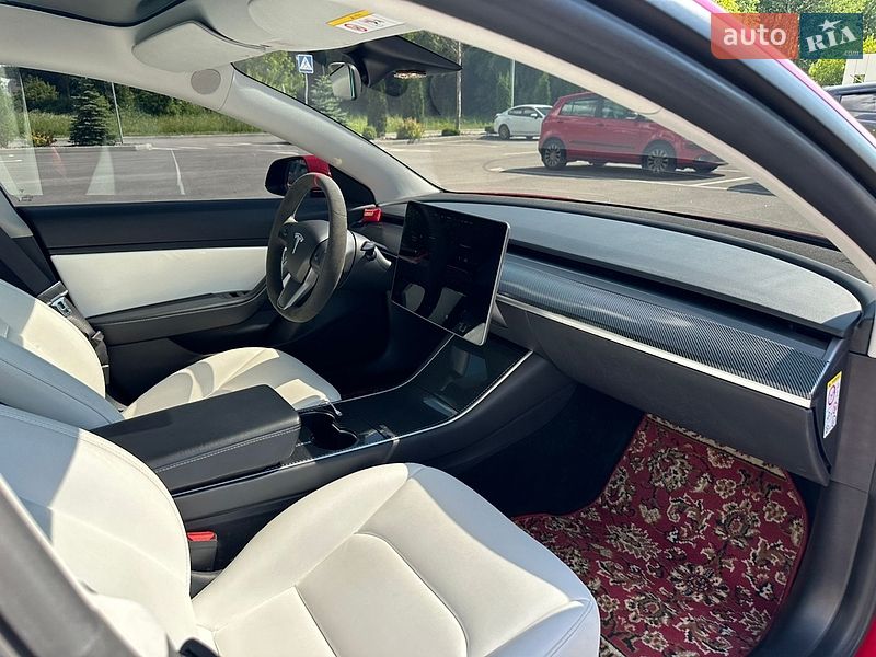 Седан Tesla Model 3 2019 в Киеве