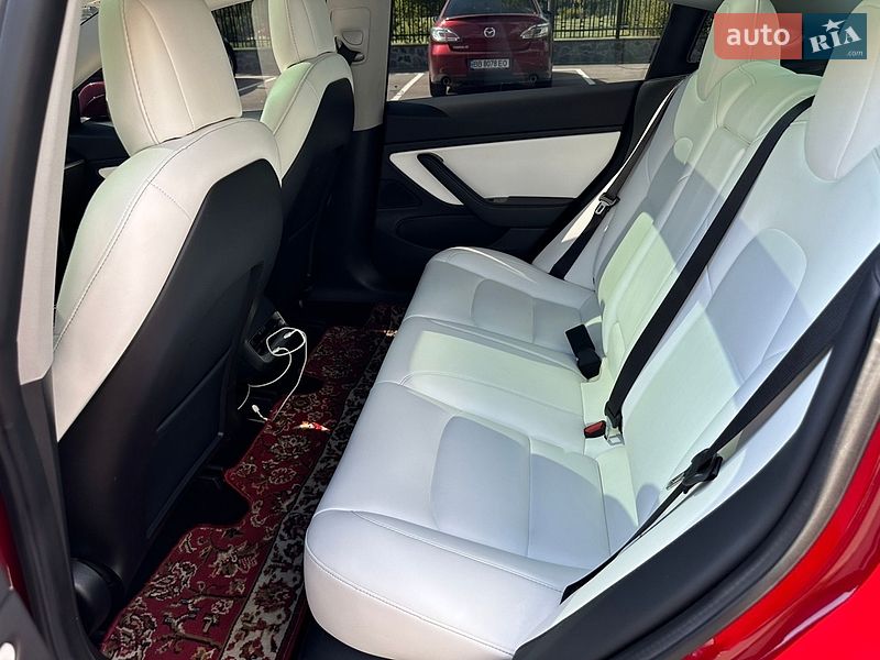 Седан Tesla Model 3 2019 в Киеве