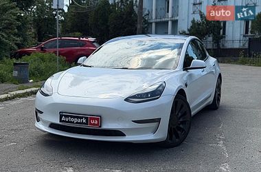 Седан Tesla Model 3 2021 в Киеве