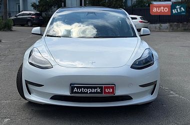 Седан Tesla Model 3 2021 в Киеве