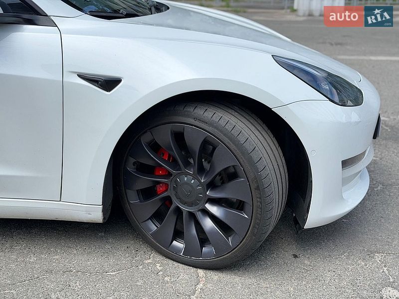 Седан Tesla Model 3 2021 в Киеве
