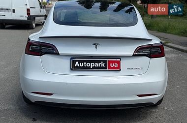 Седан Tesla Model 3 2021 в Киеве