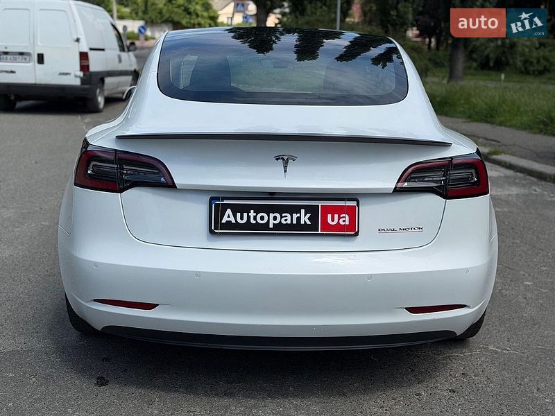 Седан Tesla Model 3 2021 в Киеве