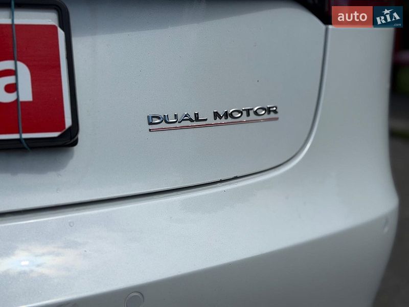 Седан Tesla Model 3 2021 в Киеве