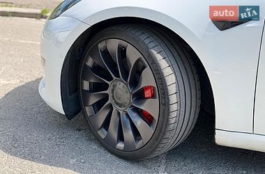 Седан Tesla Model 3 2021 в Киеве