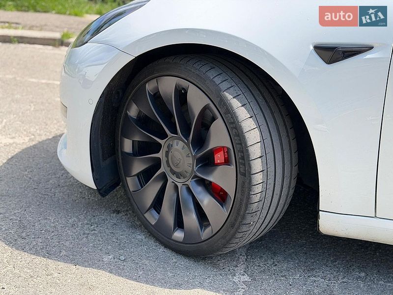 Седан Tesla Model 3 2021 в Киеве