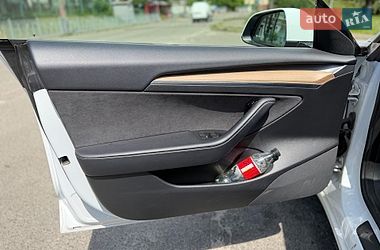 Седан Tesla Model 3 2021 в Киеве