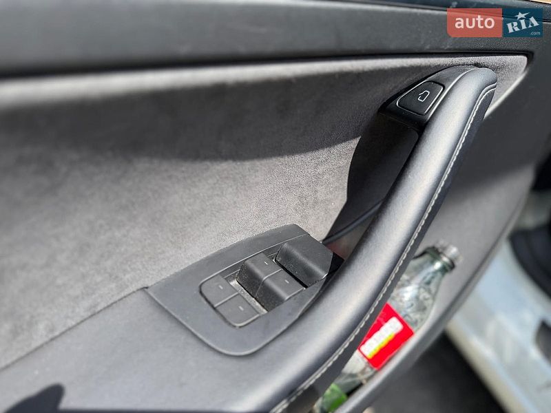 Седан Tesla Model 3 2021 в Киеве