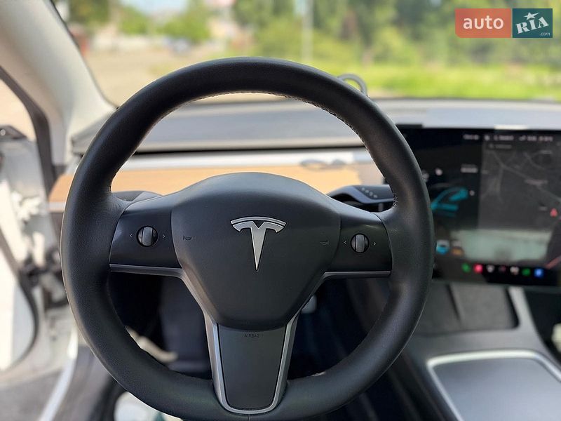 Седан Tesla Model 3 2021 в Киеве