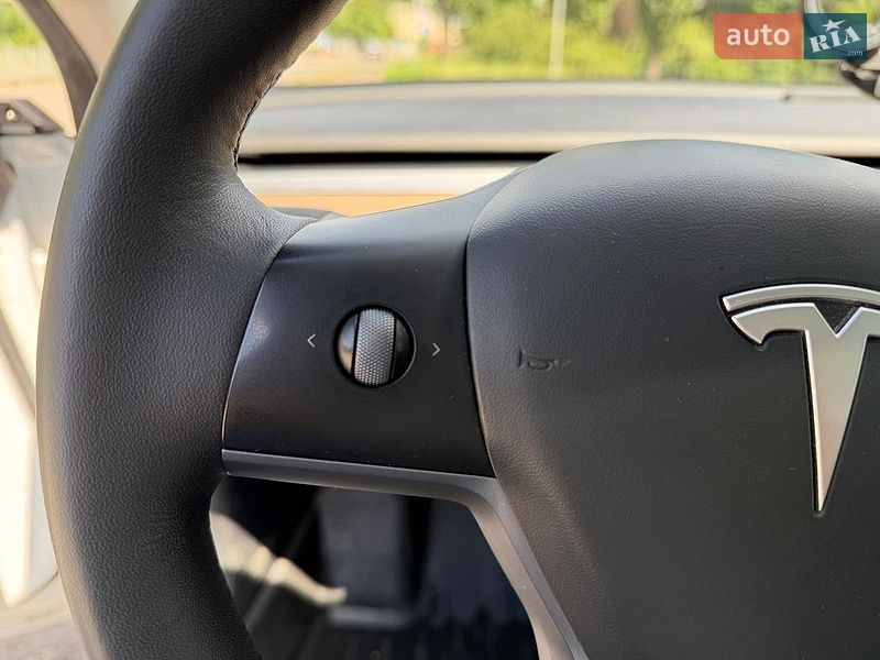 Седан Tesla Model 3 2021 в Киеве