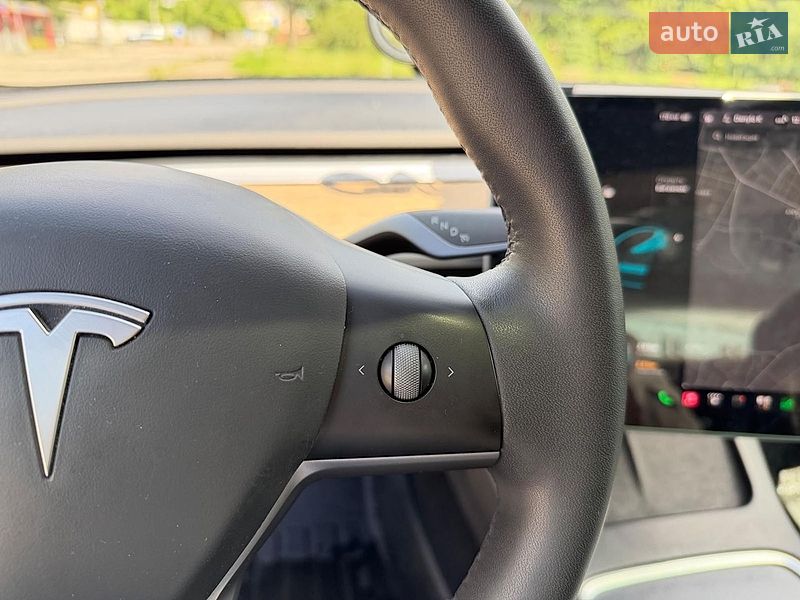Седан Tesla Model 3 2021 в Киеве
