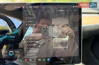Седан Tesla Model 3 2021 в Киеве