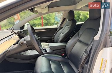 Седан Tesla Model 3 2021 в Киеве