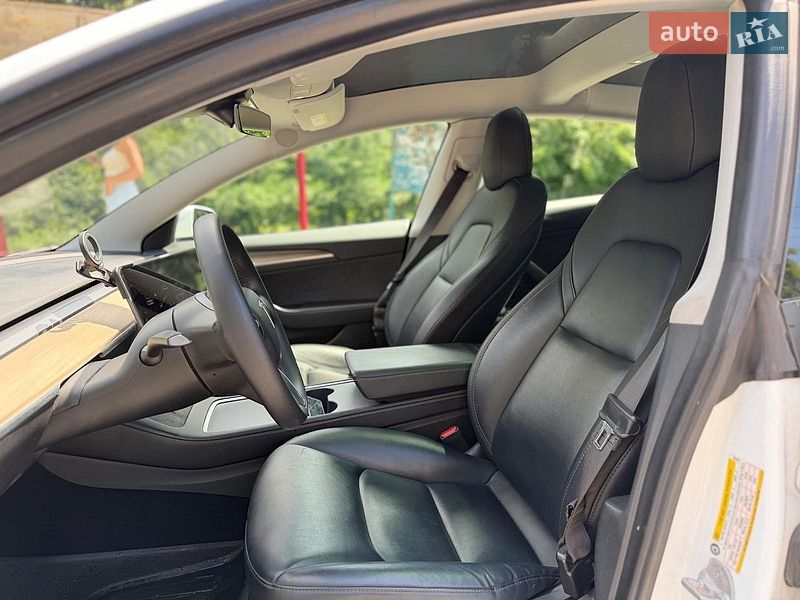 Седан Tesla Model 3 2021 в Киеве