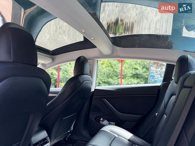 Седан Tesla Model 3 2021 в Киеве