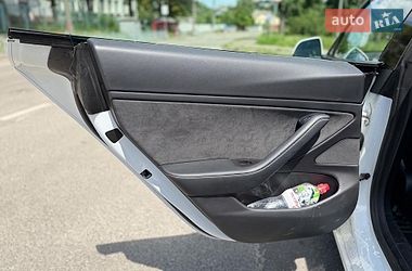 Седан Tesla Model 3 2021 в Киеве