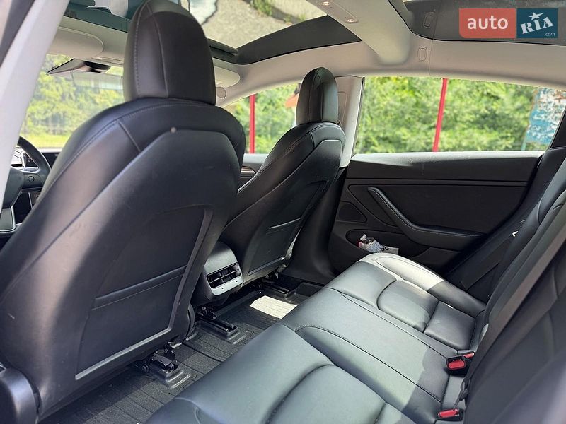 Седан Tesla Model 3 2021 в Киеве