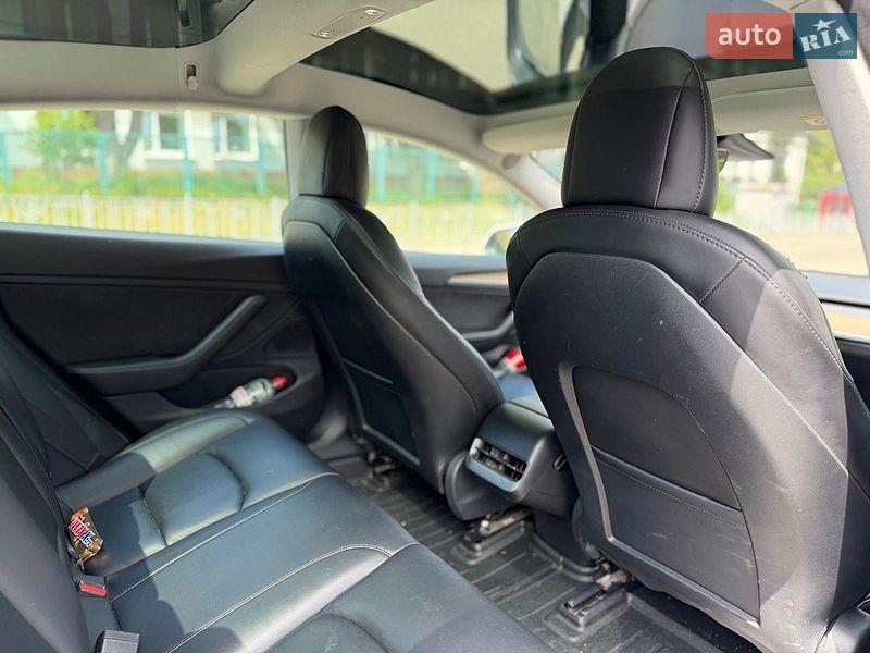 Седан Tesla Model 3 2021 в Киеве
