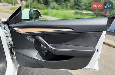 Седан Tesla Model 3 2021 в Киеве