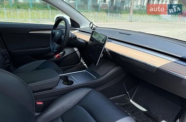 Седан Tesla Model 3 2021 в Киеве