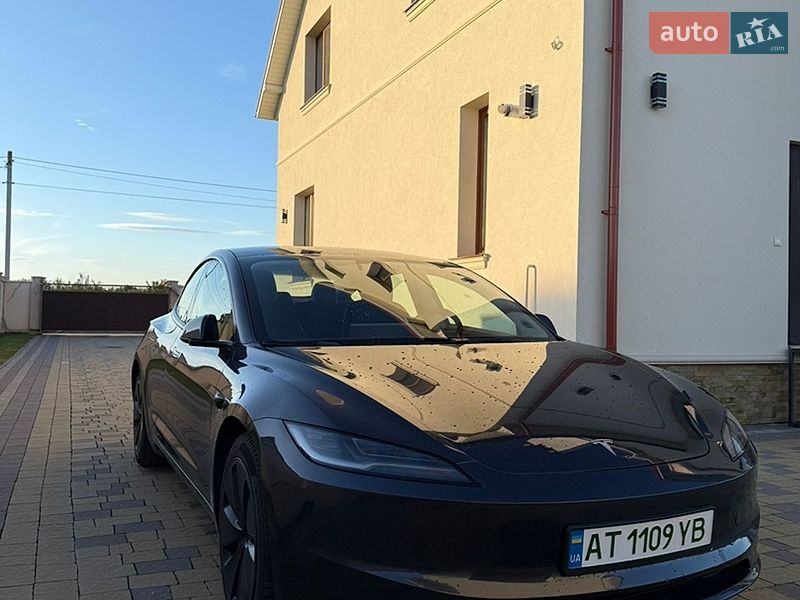 Седан Tesla Model 3 2024 в Ивано-Франковске
