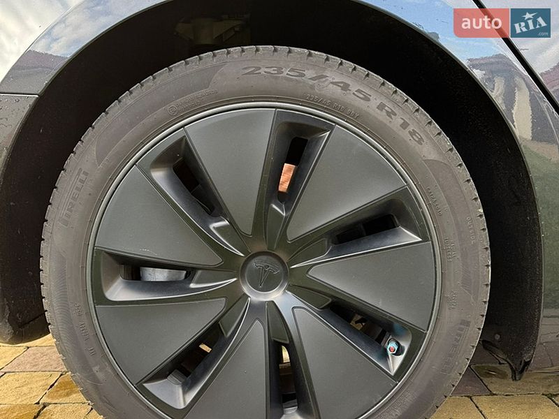 Седан Tesla Model 3 2024 в Ивано-Франковске