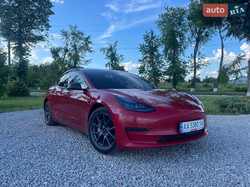 Седан Tesla Model 3 2020 в Переяславі